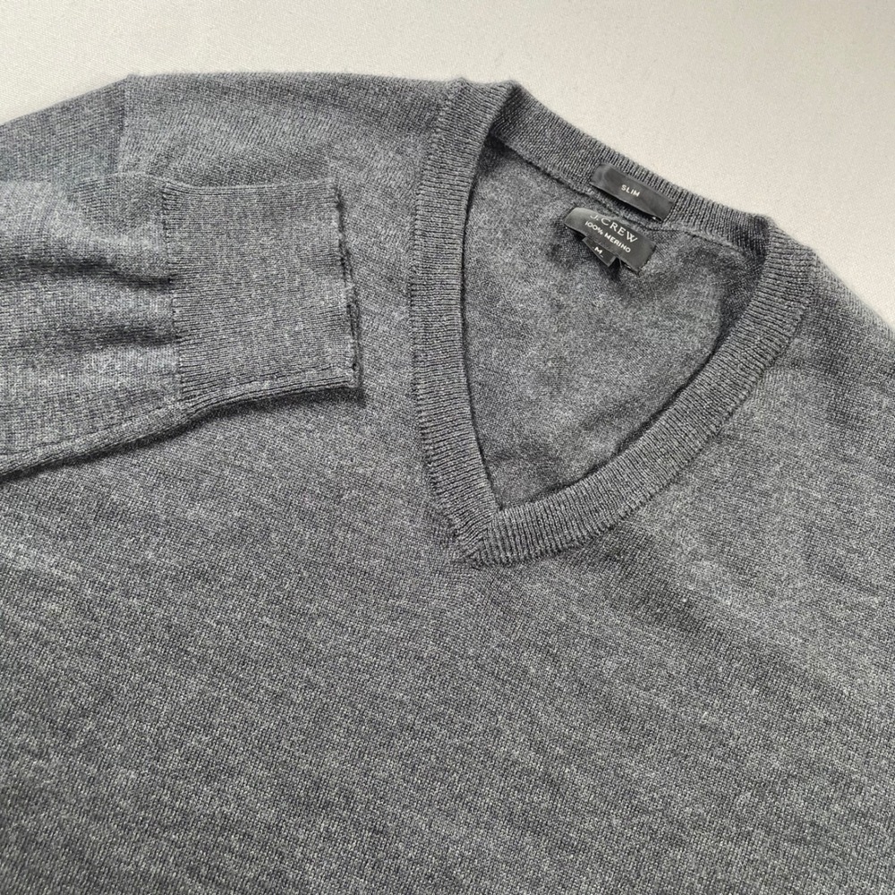 J.Crew Mens Slim Fit 100% Merino Wool V-Neck Sweater Gray Medium M
